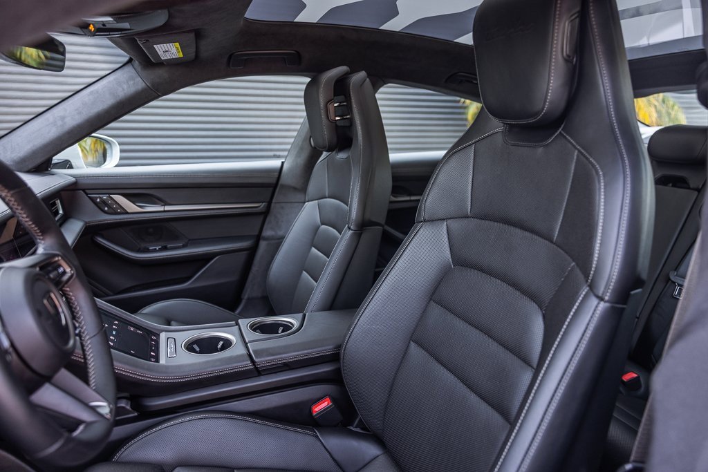 Certified 2025 Porsche Taycan Turbo image 5