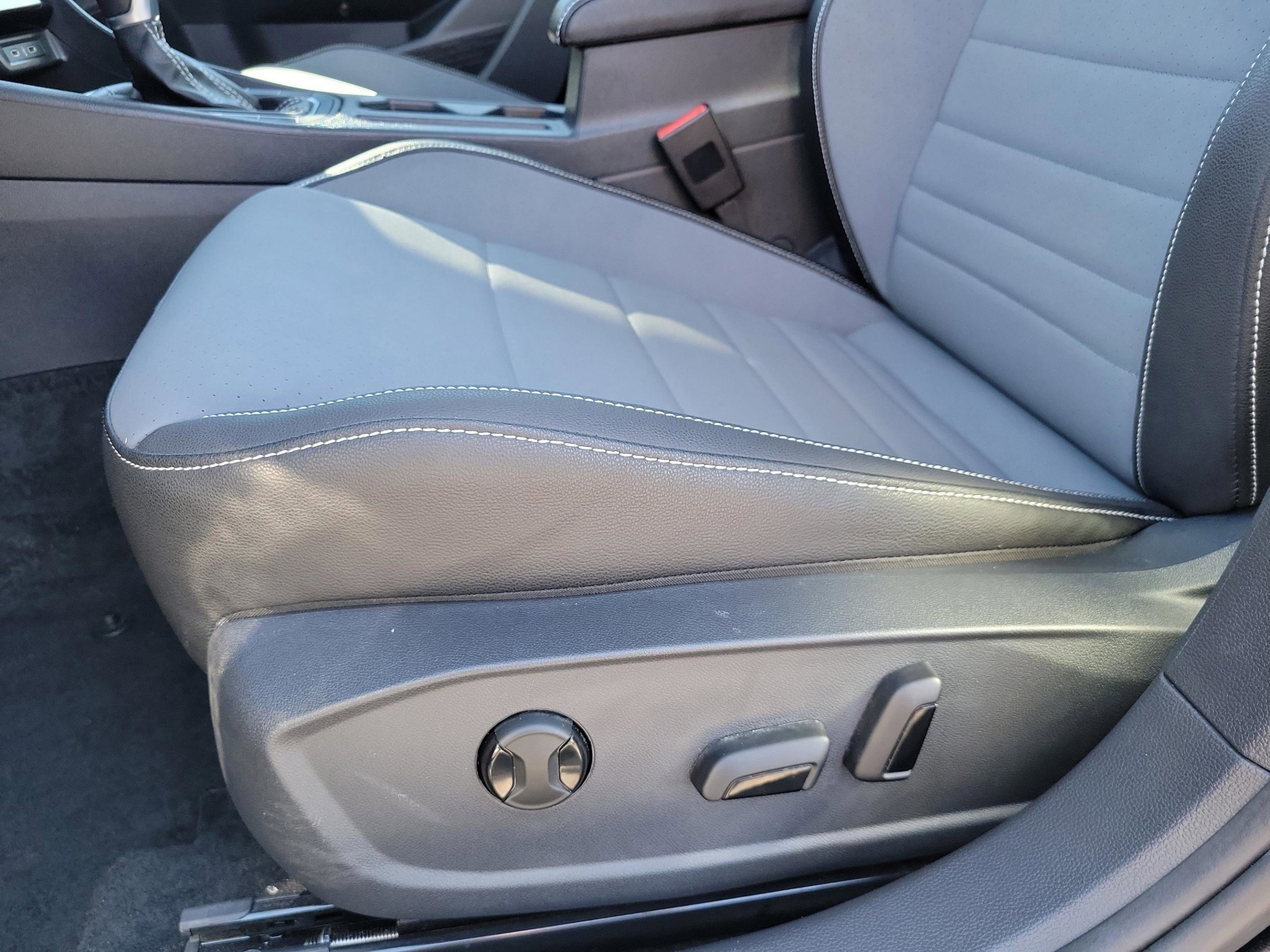 Used 2025 Volkswagen Jetta SE image 14