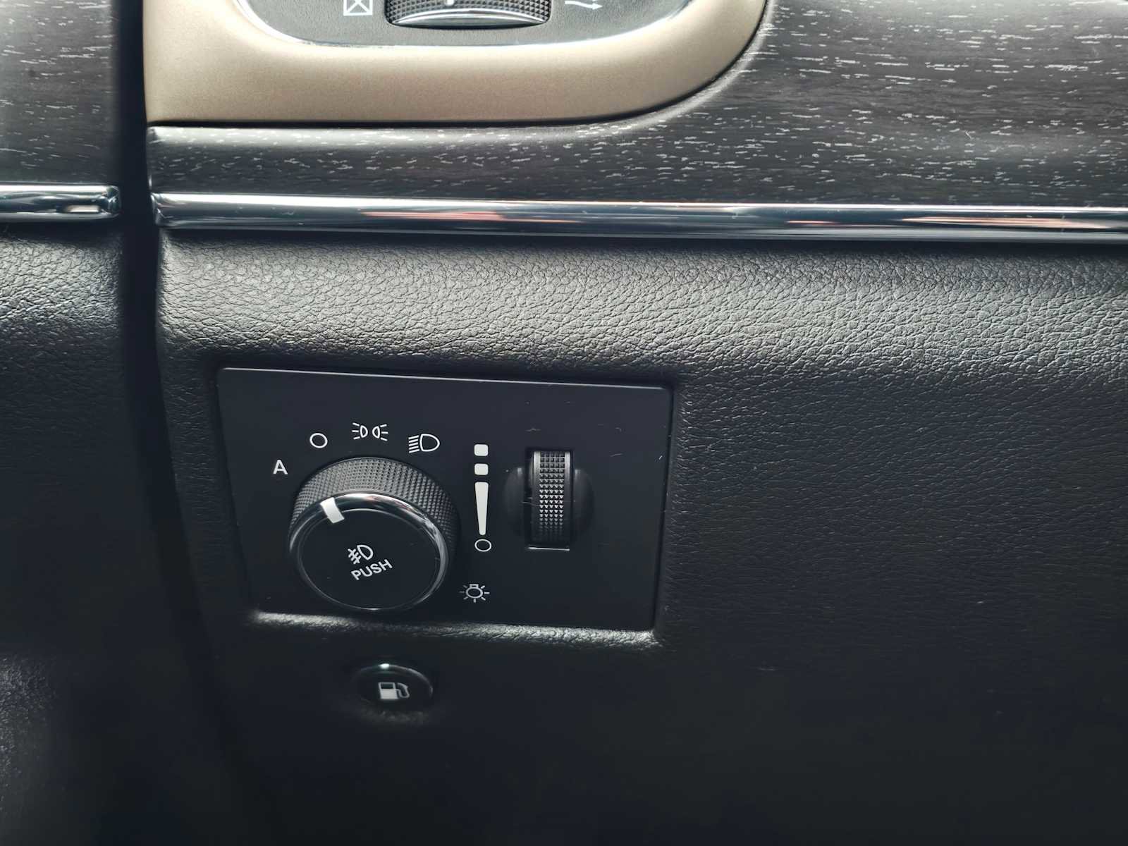 Used 2015 Jeep Grand Cherokee Limited w/ Trailer Tow Group IV image 32