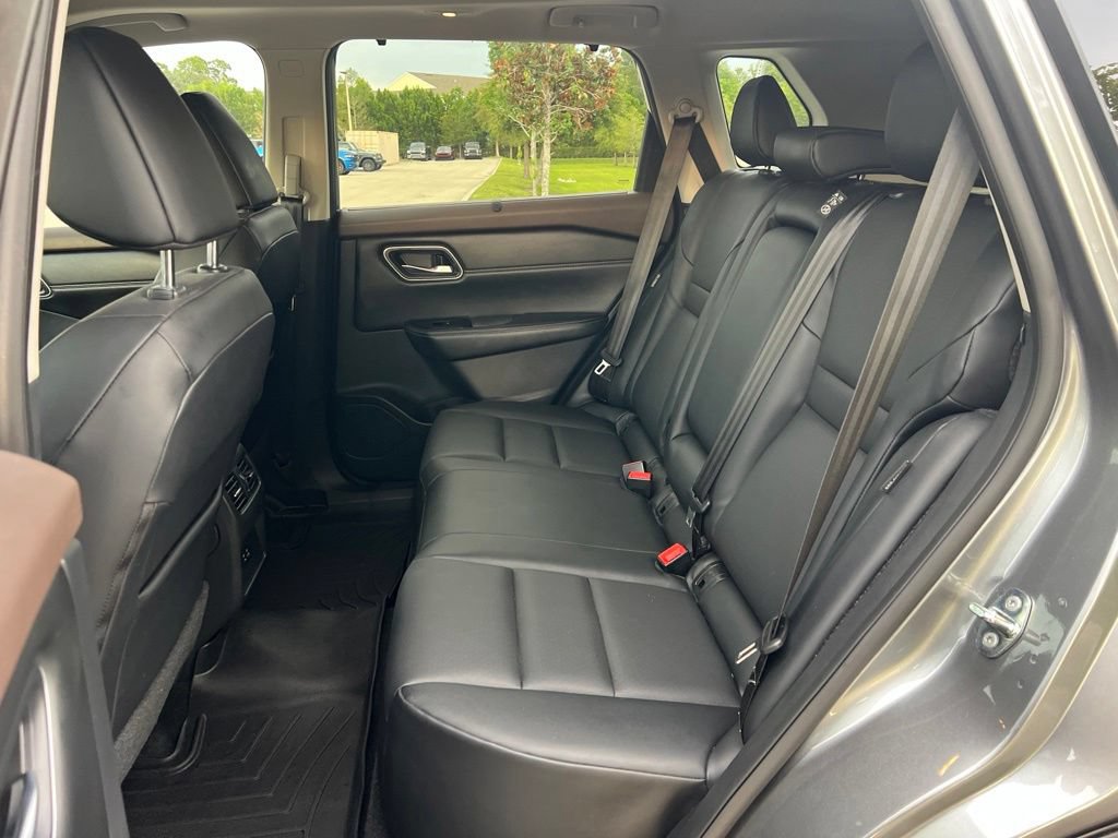 Used 2021 Nissan Rogue SV w/ Premium Package FWD image 27