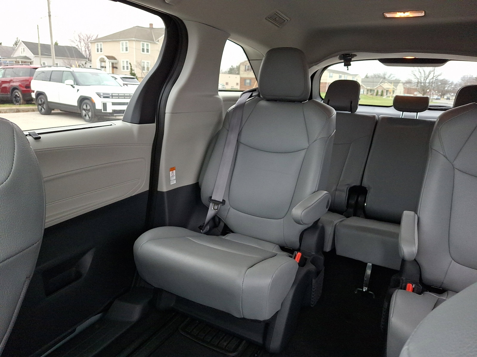 Used 2023 Toyota Sienna XLE AWD/4WD image 18