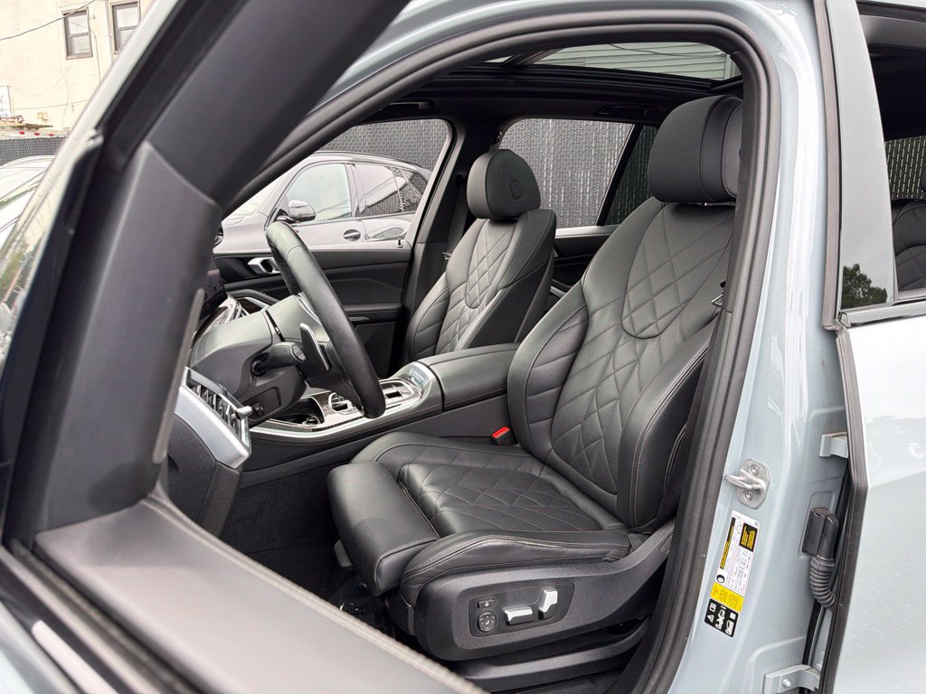Used 2024 BMW X5 xDrive40i w/ M Sport Package AWD/4WD image 33
