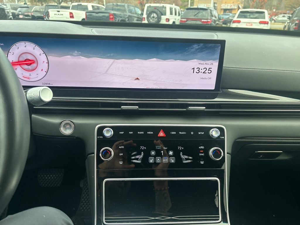 Used 2025 Genesis GV80 2.5T Standard image 12