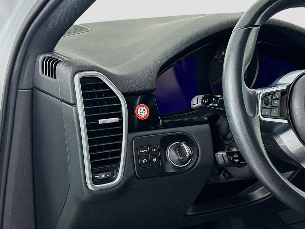 Certified 2022 Porsche Cayenne Coupe image 11