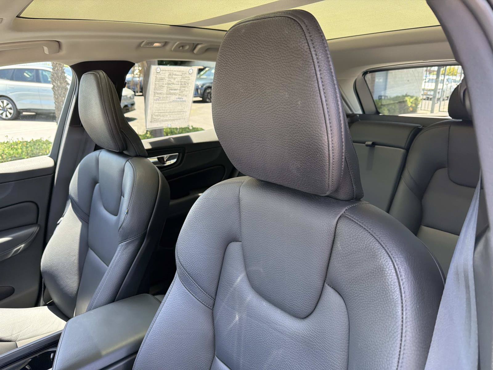 Certified 2023 Volvo XC60 B5 Plus AWD/4WD image 19