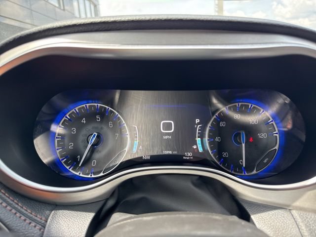 Used 2025 Chrysler Pacifica Pinnacle w/ Trailer Tow Group AWD/4WD image 18