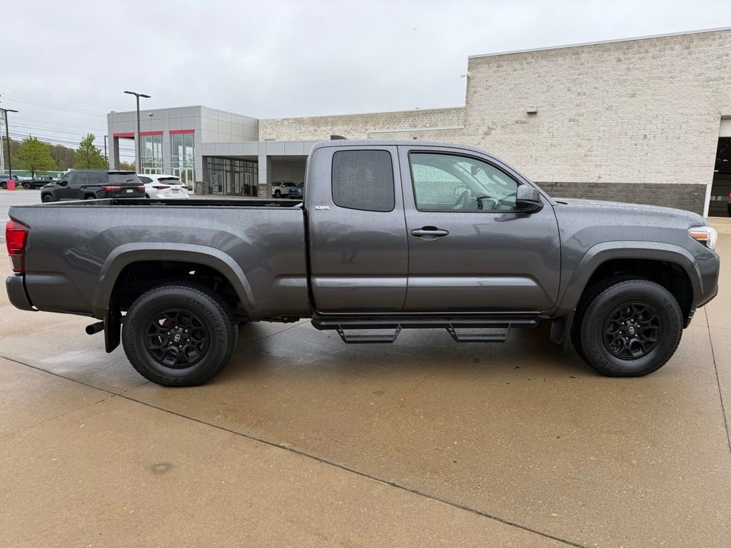 Certified 2022 Toyota Tacoma SR5 AWD/4WD image 6