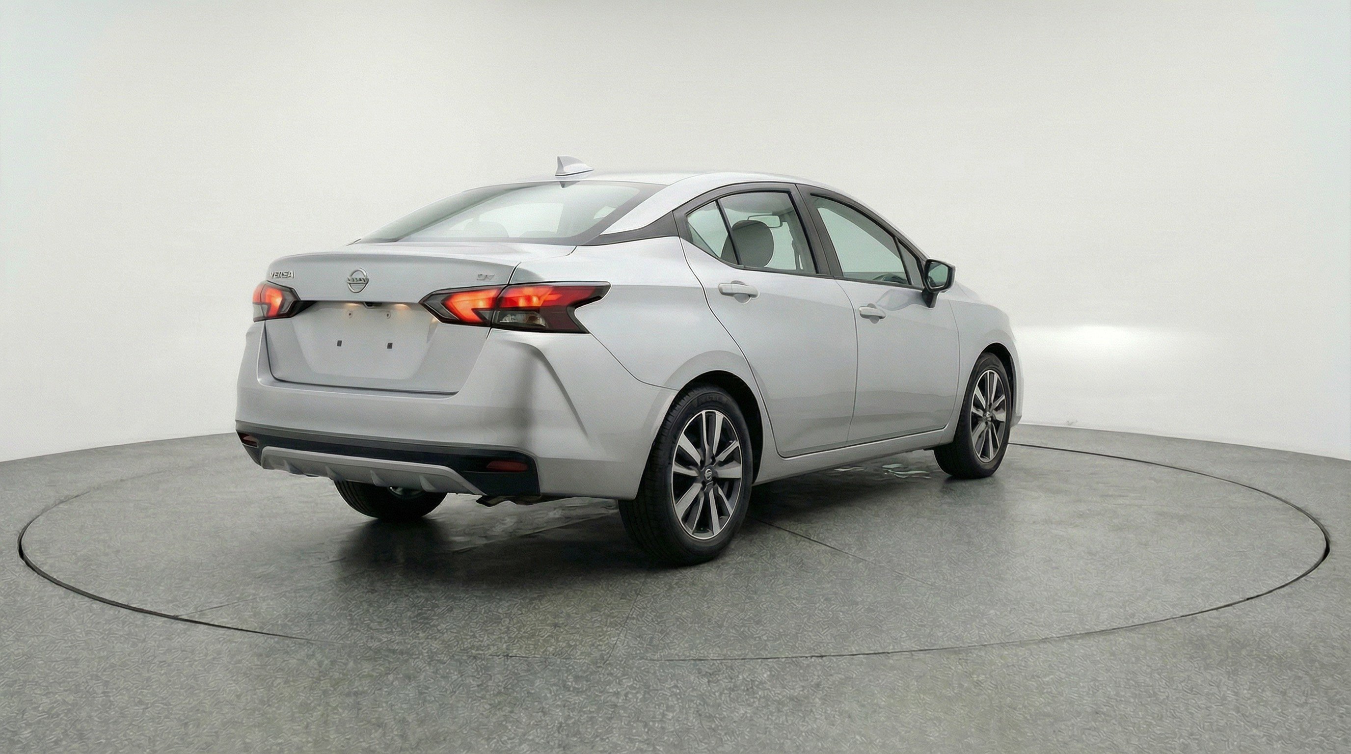 Used 2025 Nissan Versa SV FWD image 9
