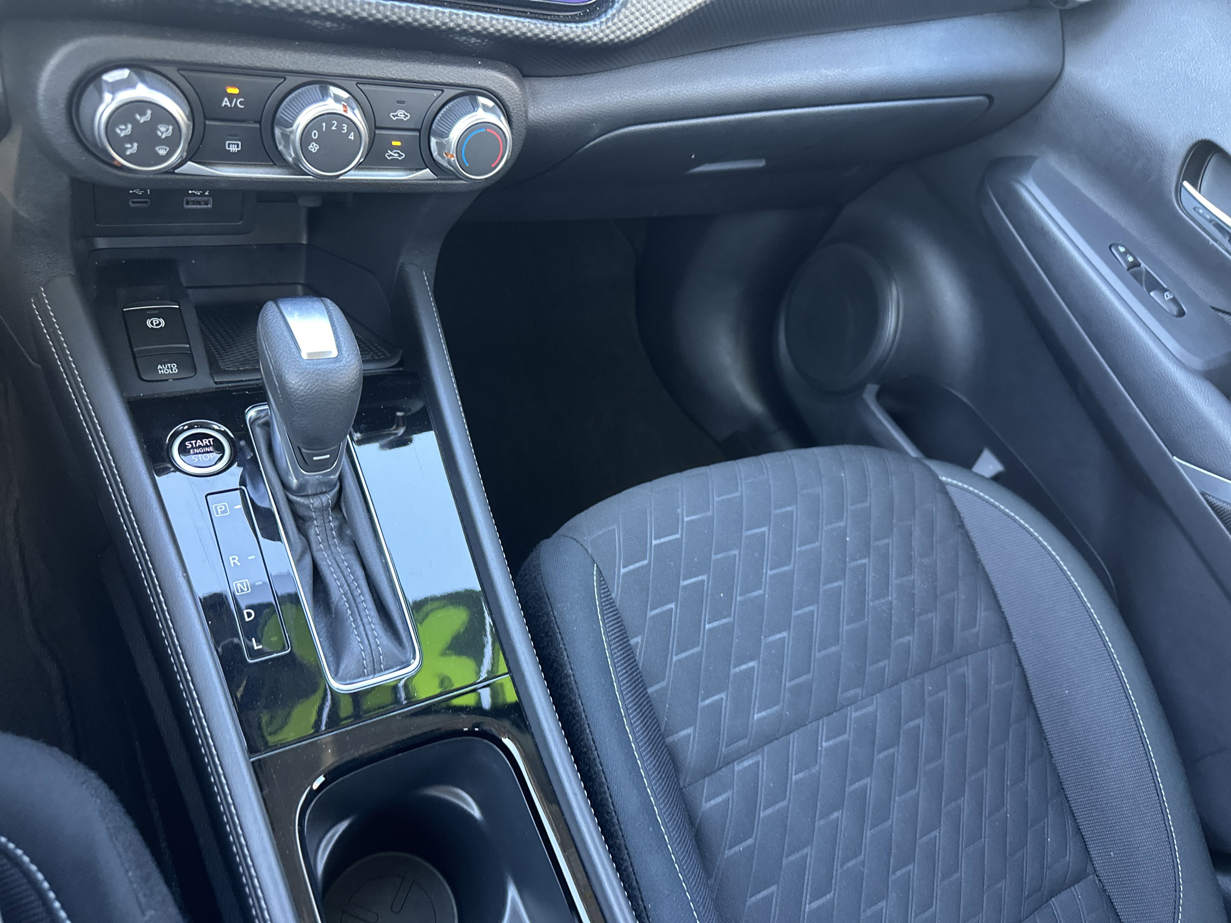 Used 2024 Nissan Kicks SV w/ Interior Electronics Package FWD image 19