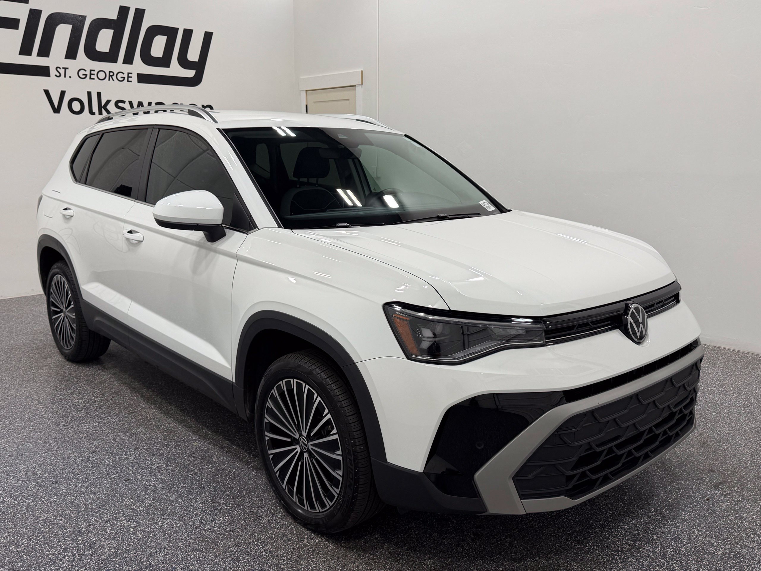 Certified 2025 Volkswagen Taos SE FWD image 9