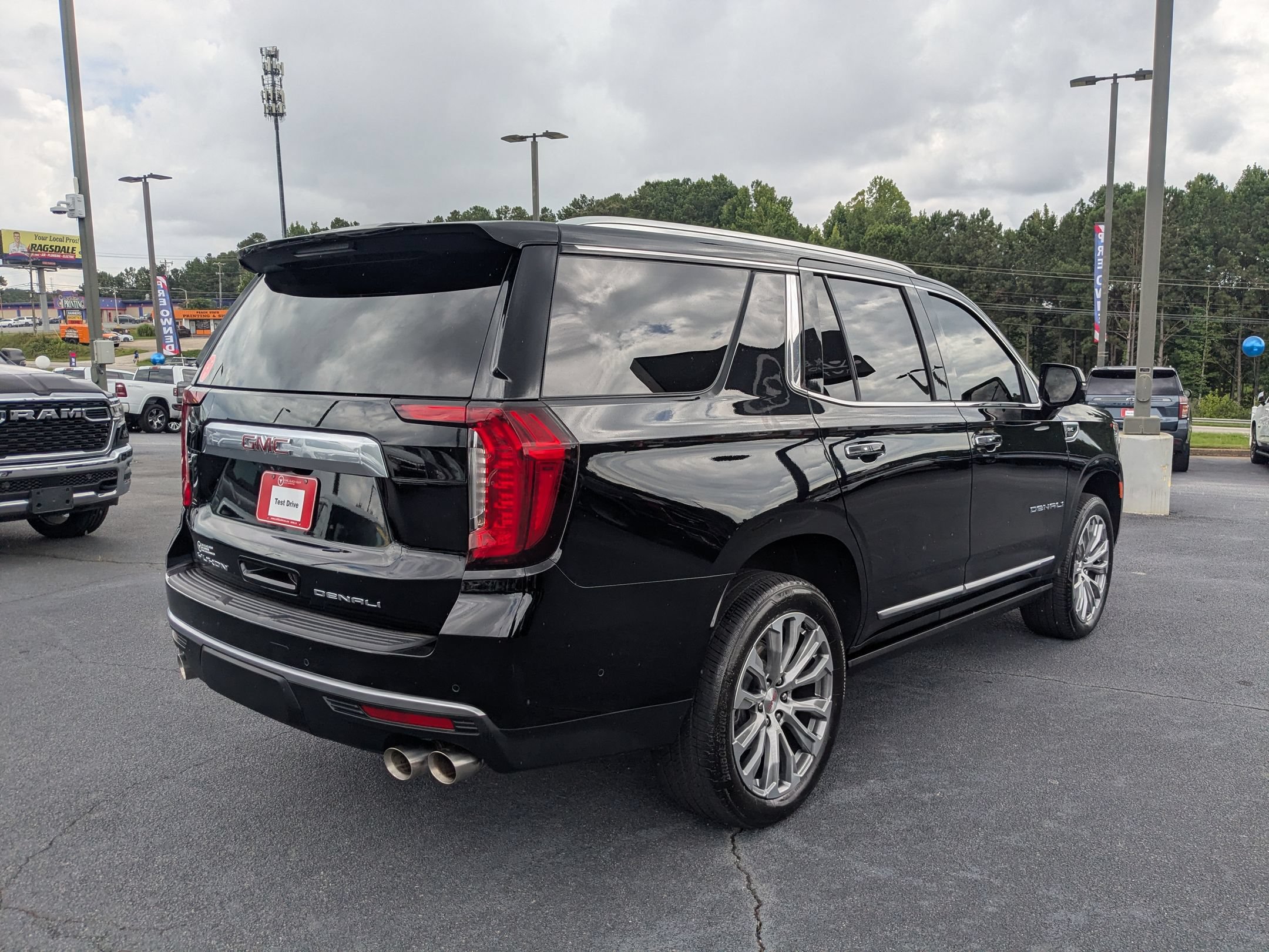 Used 2024 GMC Yukon Denali w/ Denali Reserve Package AWD/4WD image 5
