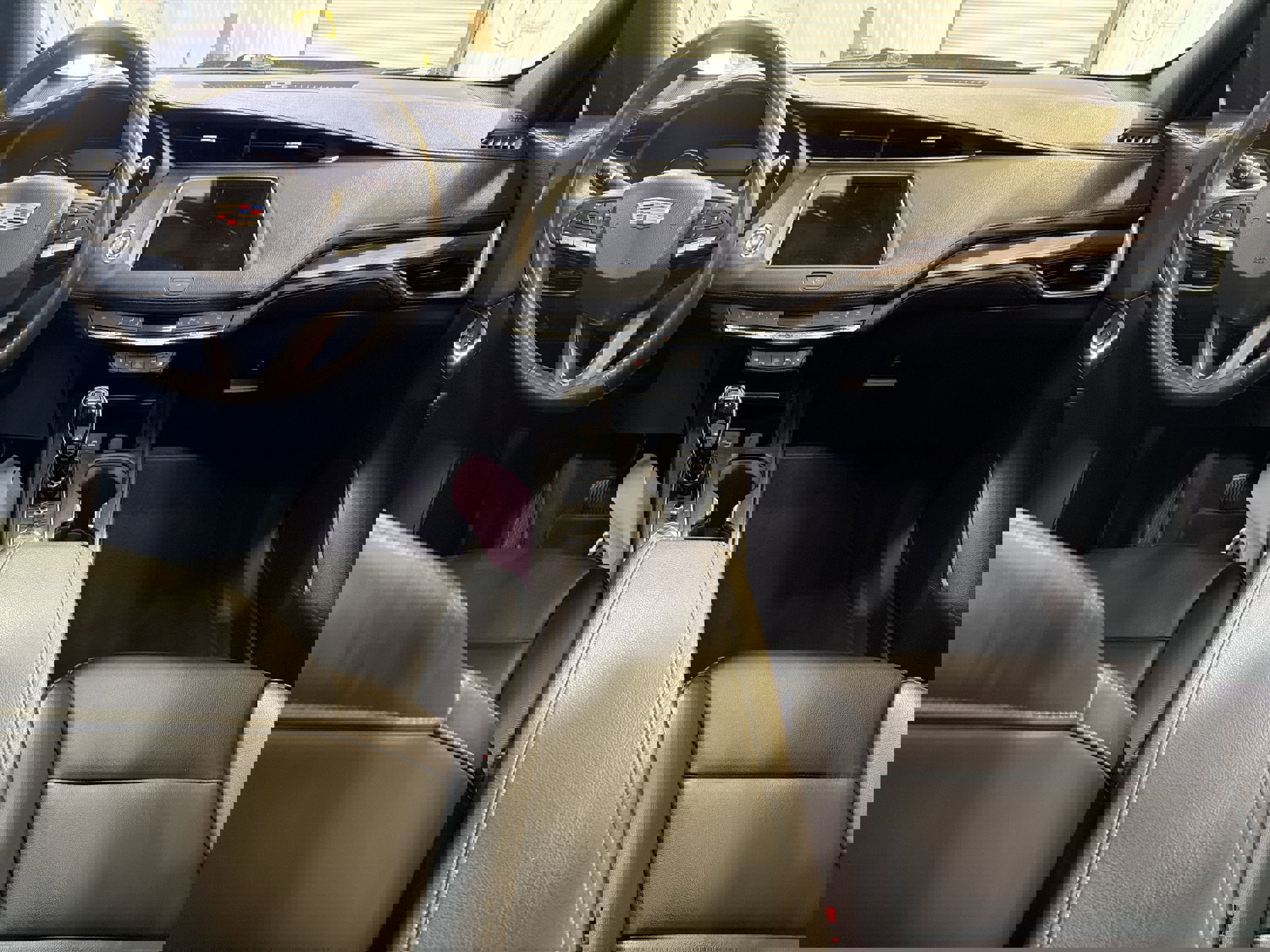 Used 2022 Cadillac XT4 Luxury w/ Cold Weather Package image 22