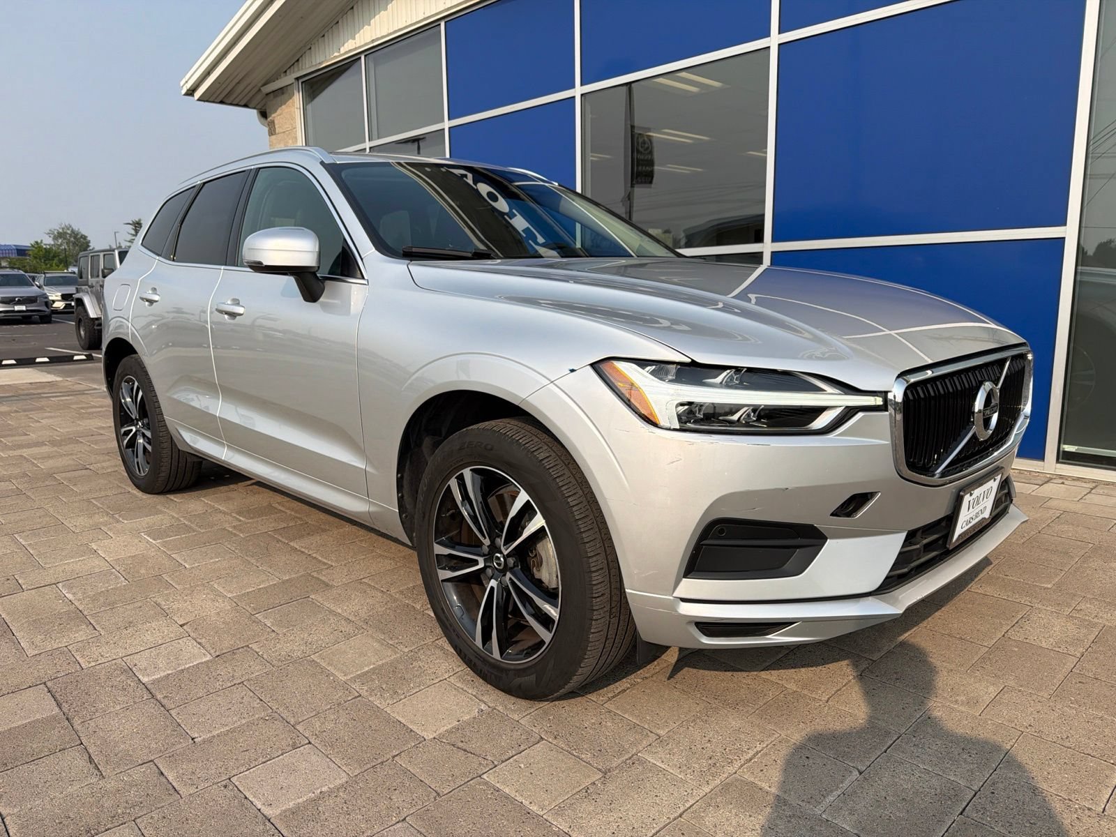 Used 2020 Volvo XC60 T6 Momentum AWD/4WD image 2