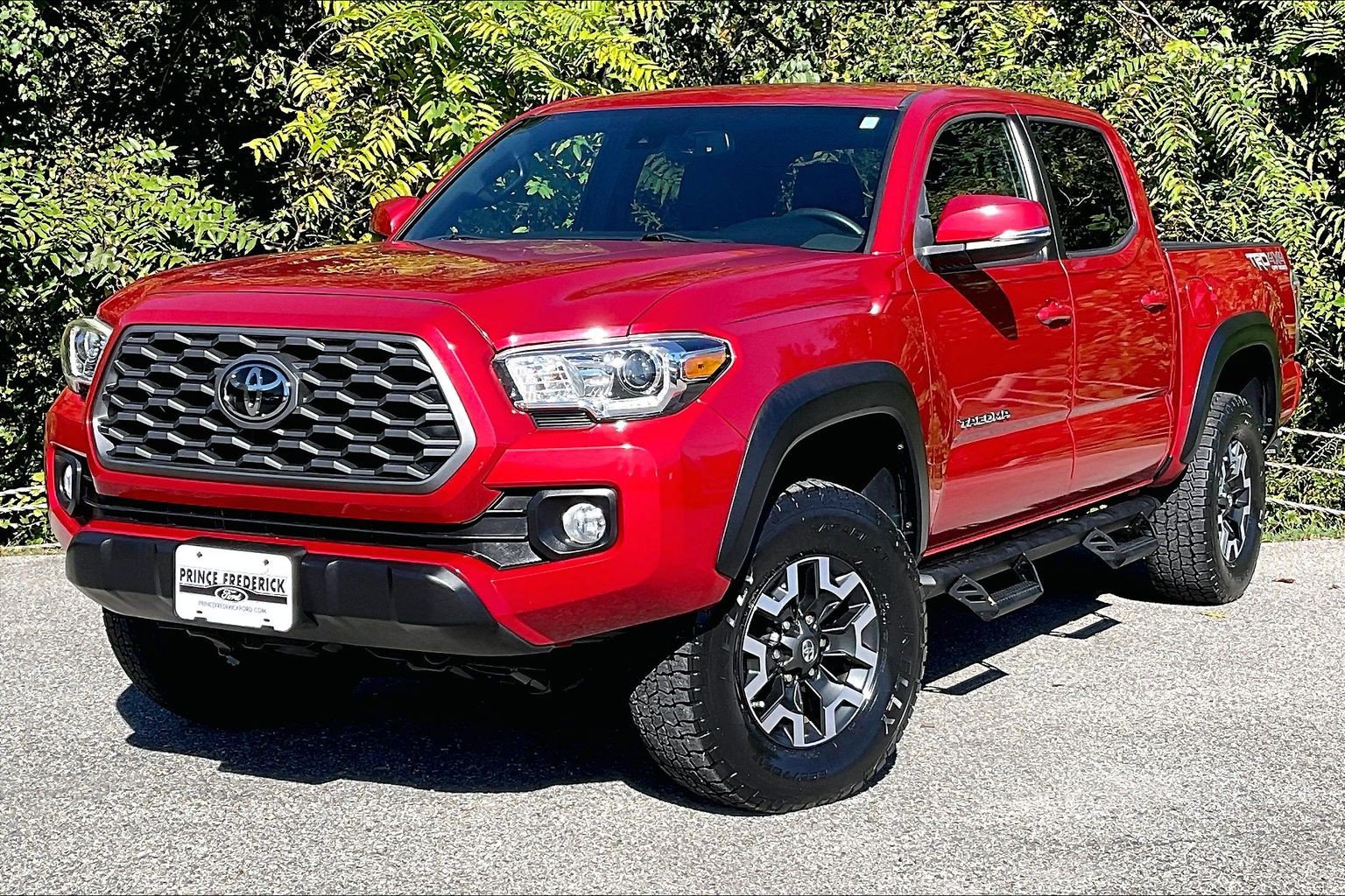 Used 2021 Toyota Tacoma TRD Off-Road w/ TRD Premium Off Road Package AWD/4WD image 3