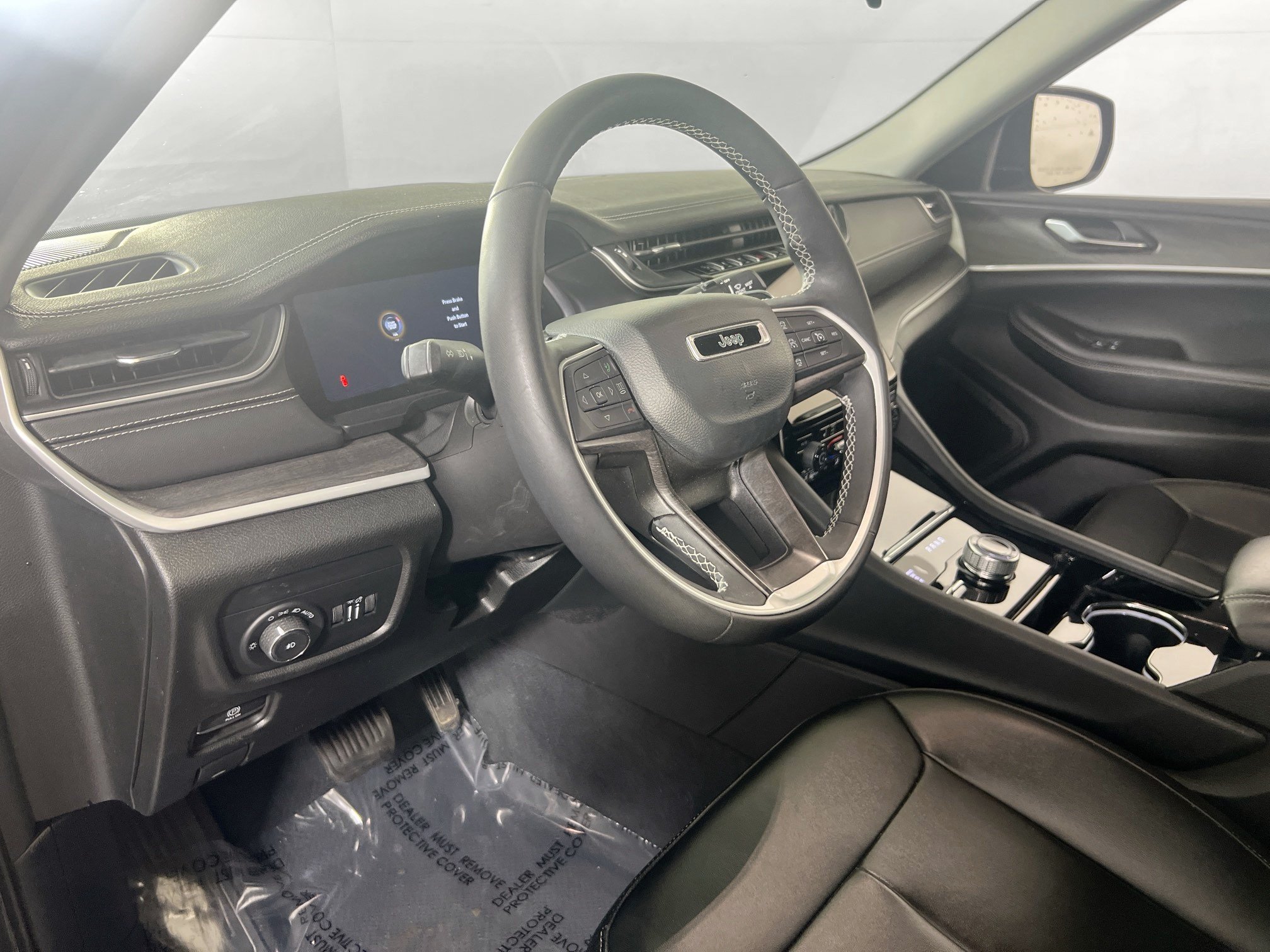 Used 2023 Jeep Grand Cherokee L Limited AWD/4WD image 9