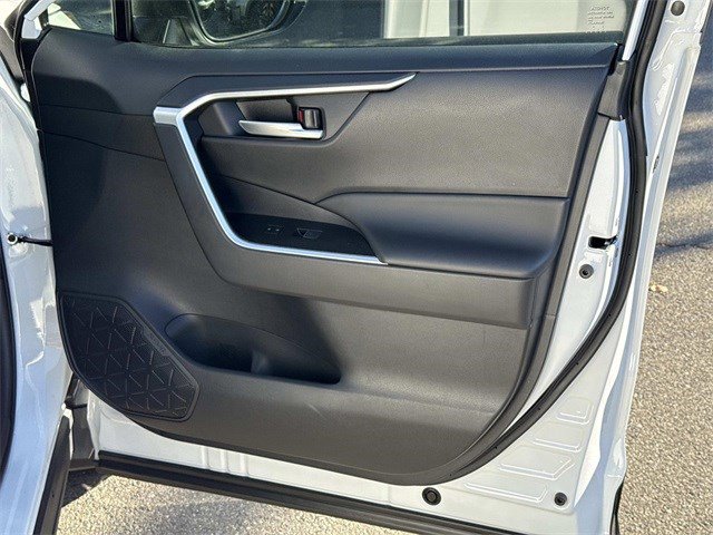 Used 2025 Toyota RAV4 XLE image 8