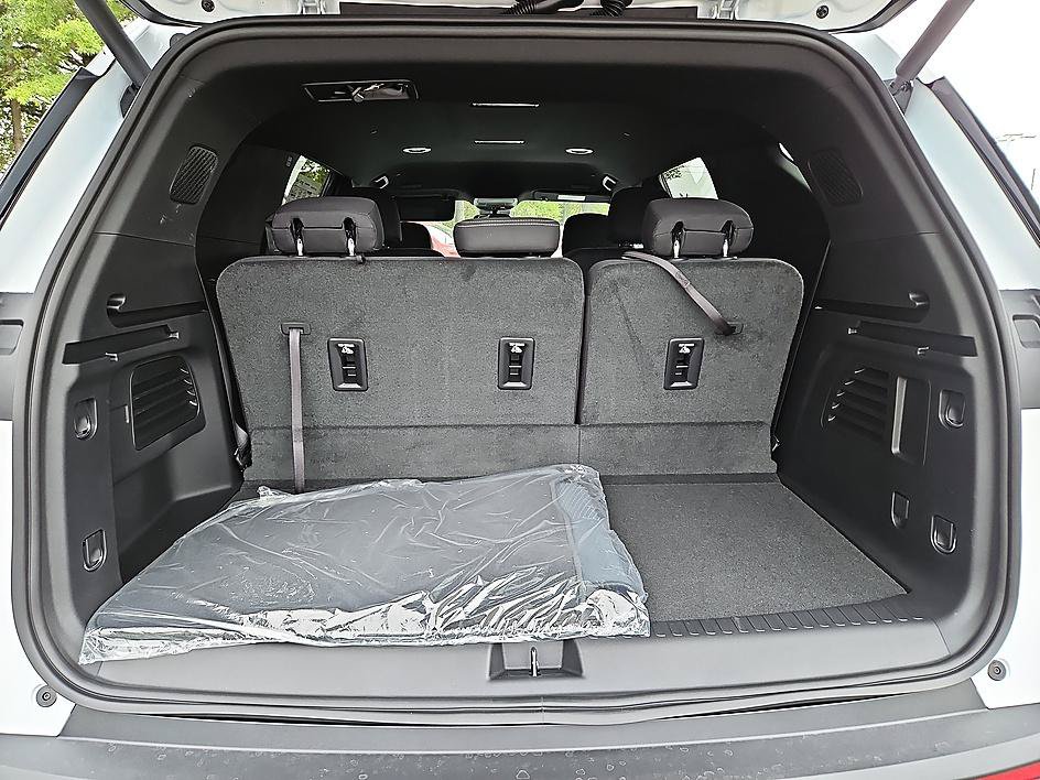 New 2027 Chevrolet Traverse LT AWD/4WD image 12
