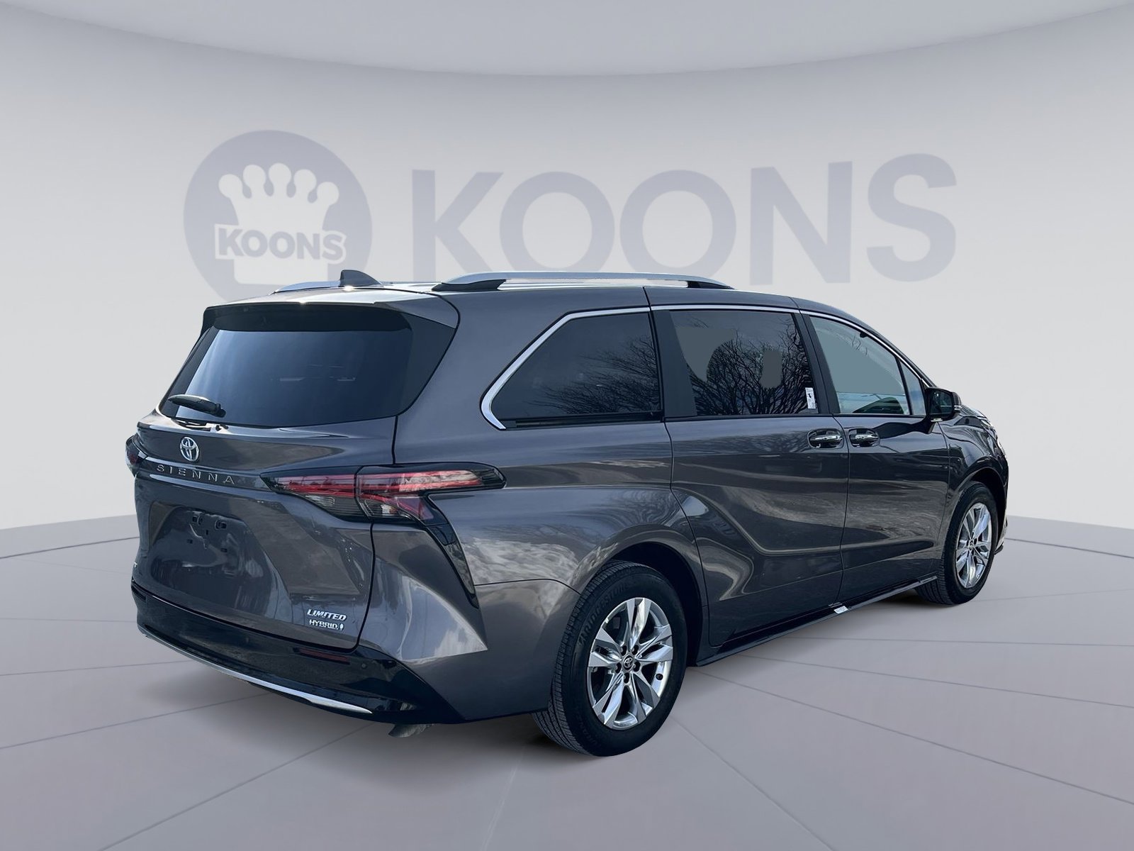 Used 2024 Toyota Sienna Limited image 7