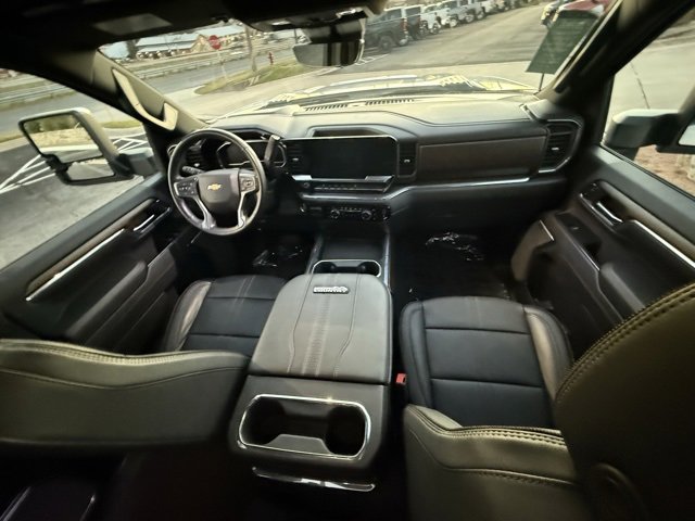 Certified 2024 Chevrolet Silverado 3500 High Country w/ Technology Package image 16