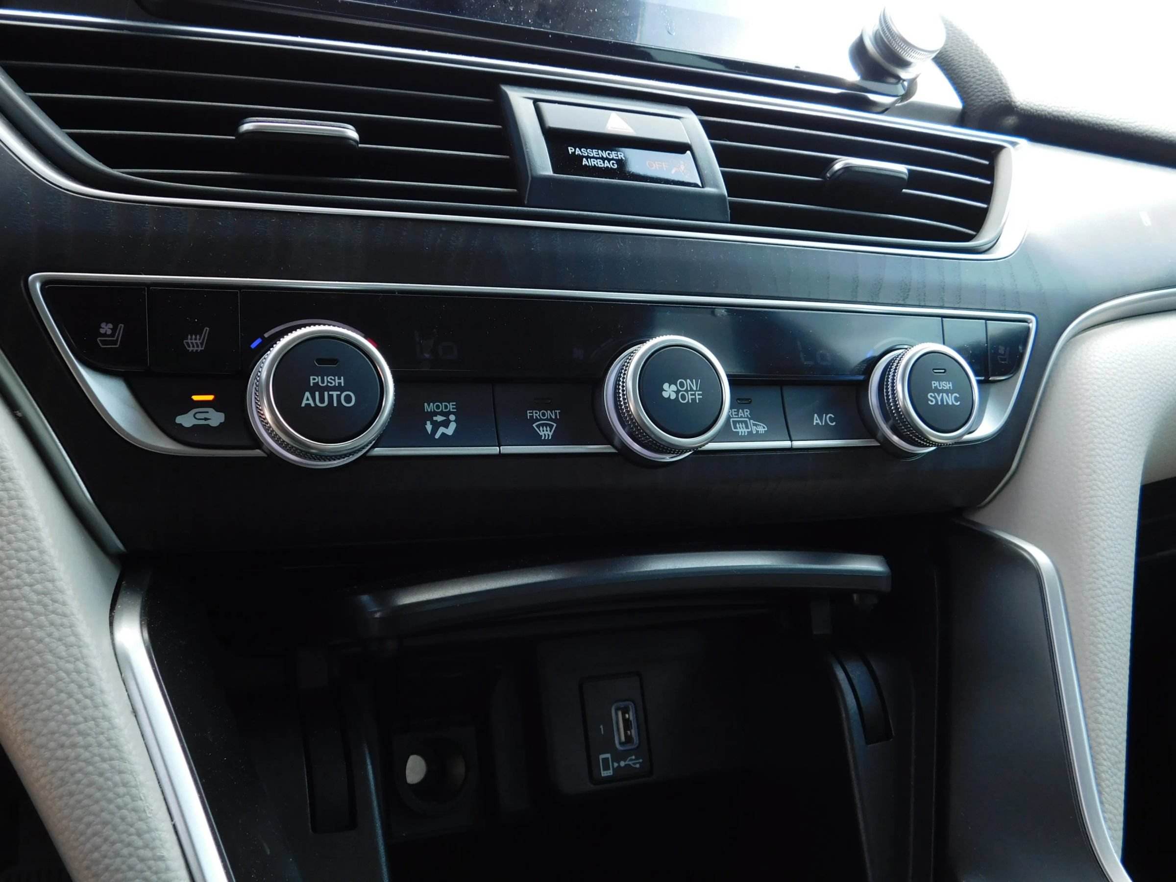 Used 2019 Honda Accord Touring image 16