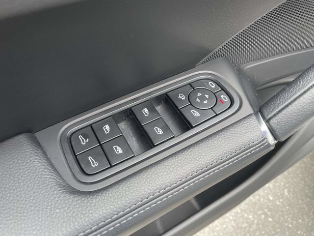 Used 2023 Porsche Cayenne AWD/4WD image 13