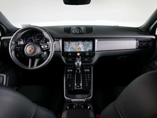 Certified 2026 Porsche Macan AWD/4WD image 12