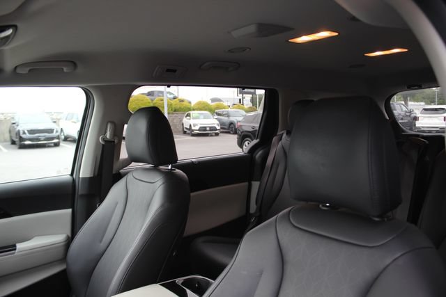 Used 2024 Kia Carnival EX FWD image 21