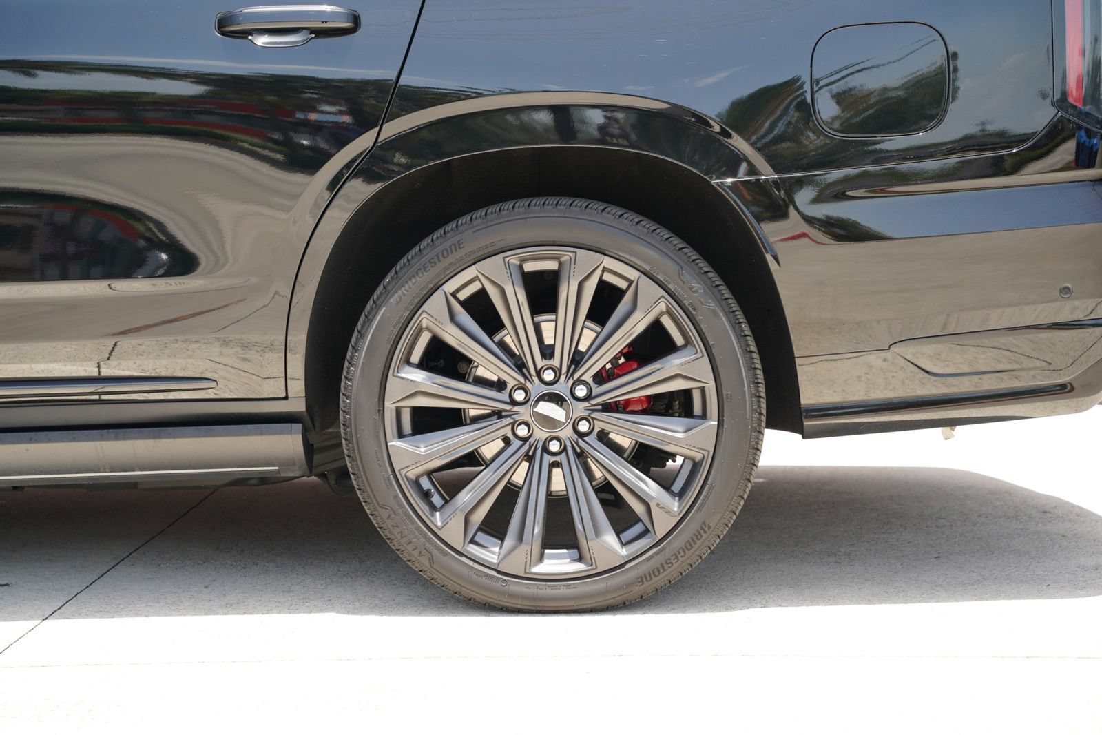 Used 2025 Cadillac Escalade V AWD/4WD image 12