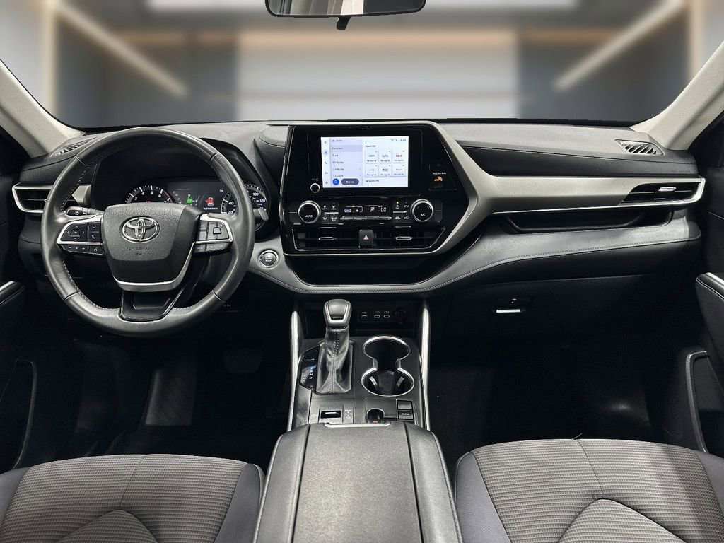 Used 2023 Toyota Highlander LE FWD image 17