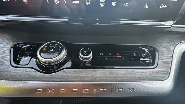 Used 2025 Ford Expedition Platinum AWD/4WD image 21