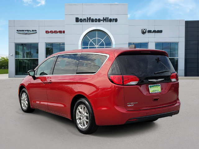 Used 2025 Chrysler Voyager LX FWD image 4
