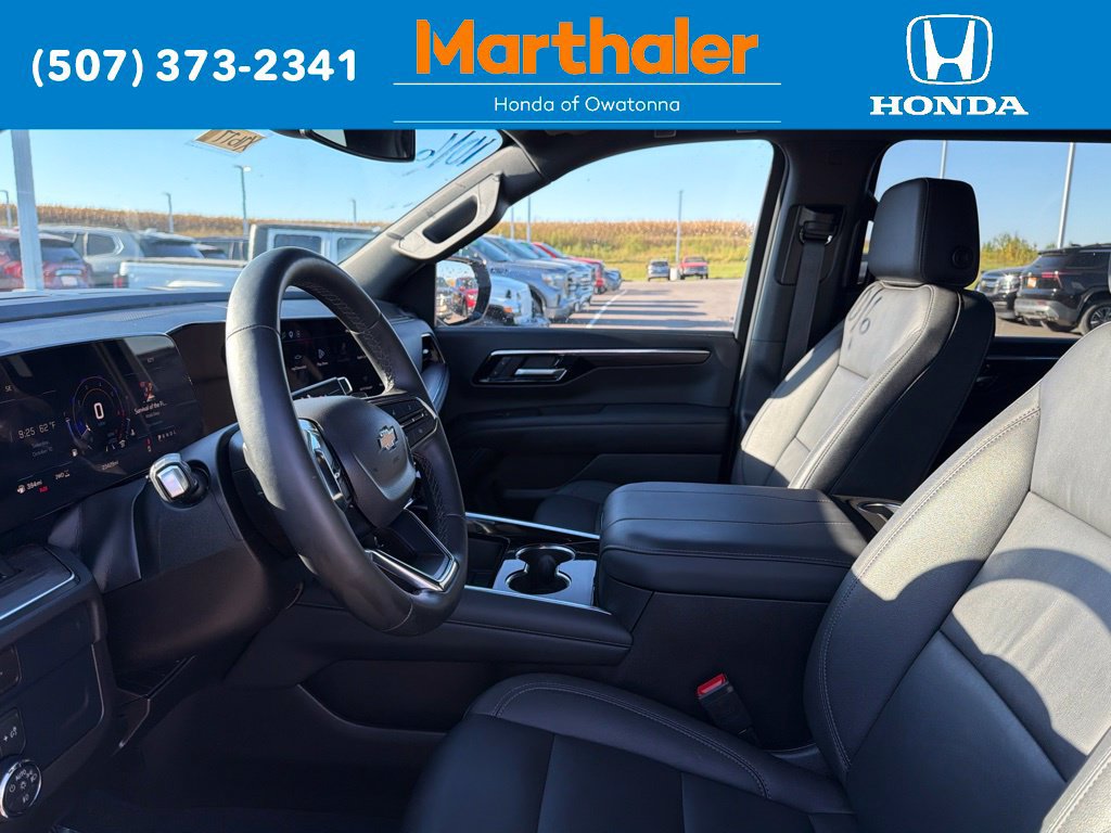 Used 2026 Chevrolet Suburban LT w/ Comfort Package AWD/4WD image 9