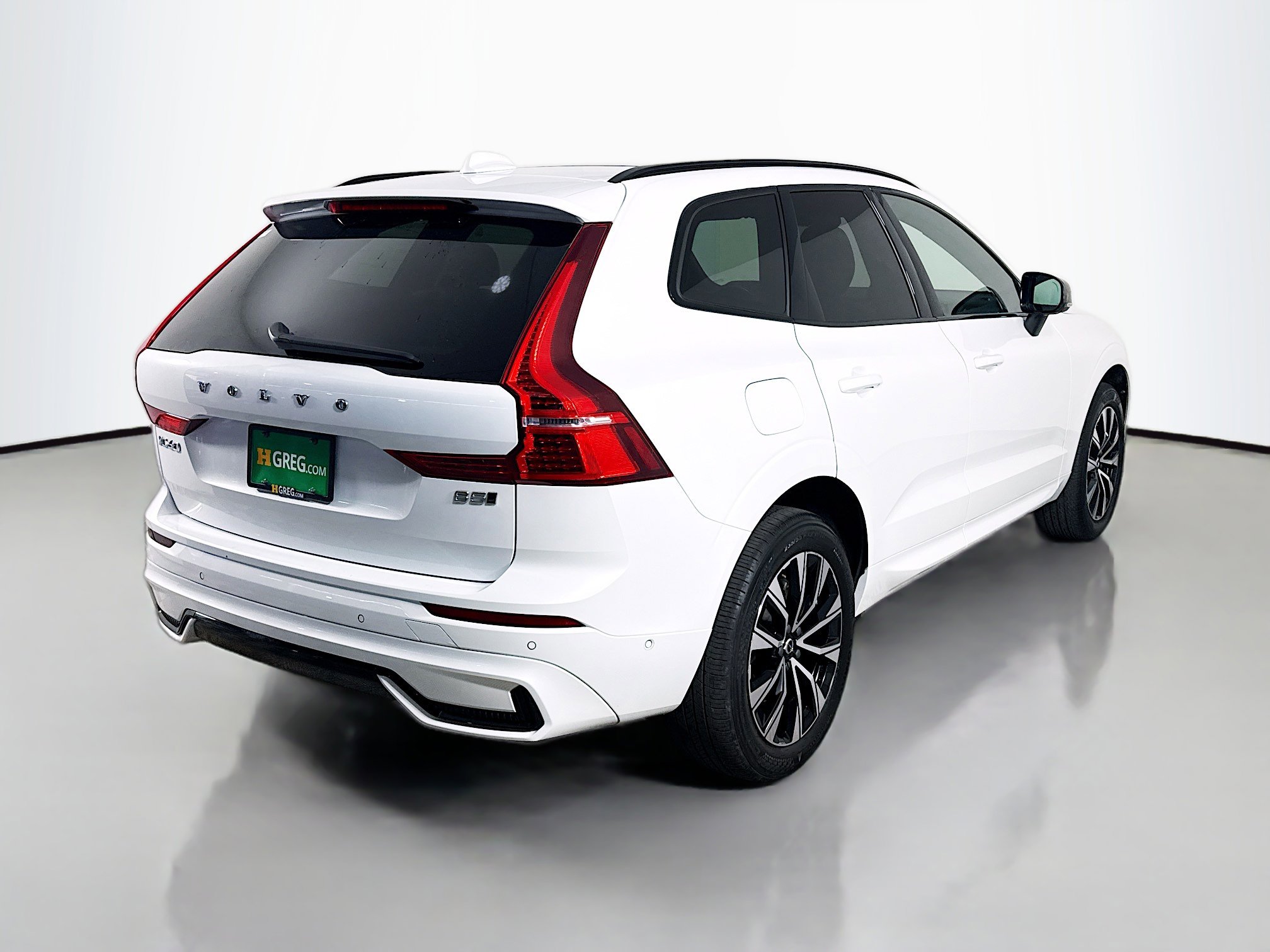 Used 2024 Volvo XC60 B5 Plus image 10