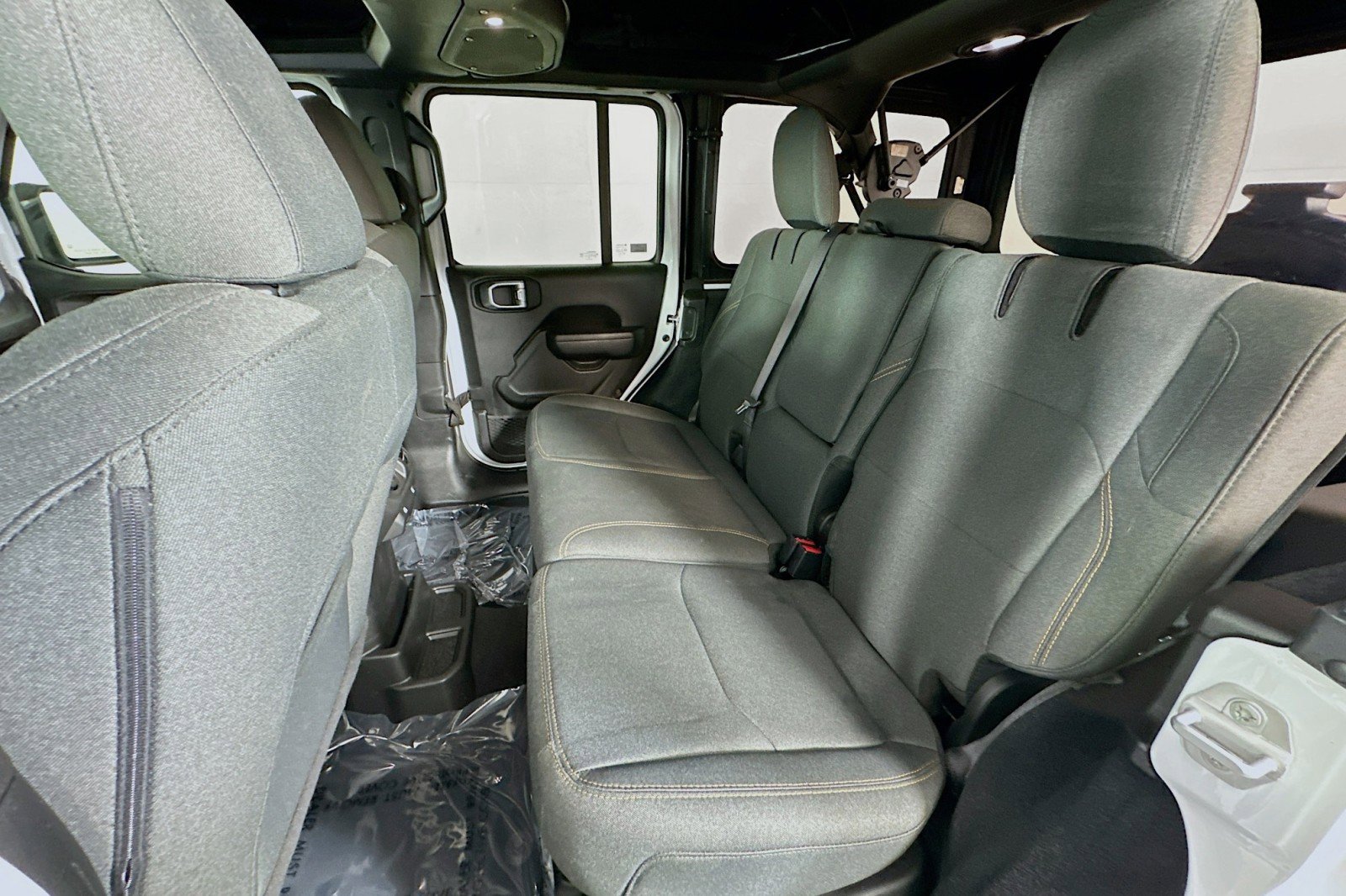 Used 2024 Jeep Wrangler Unlimited AWD/4WD image 9