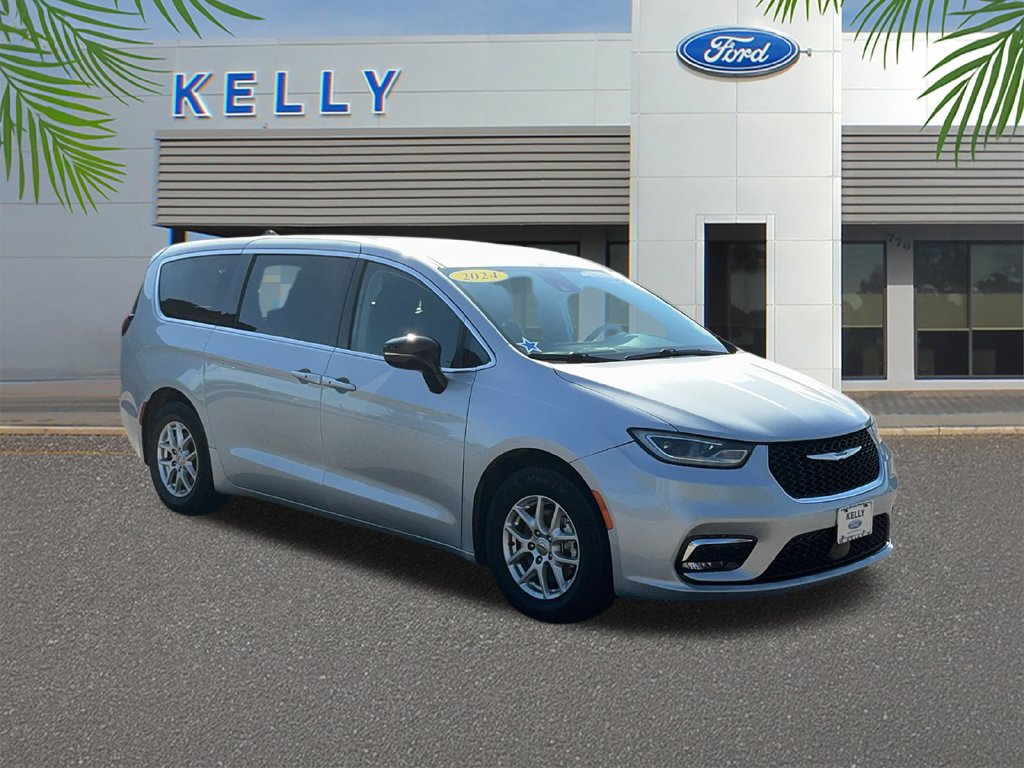 Used 2024 Chrysler Pacifica Touring-L FWD image 7