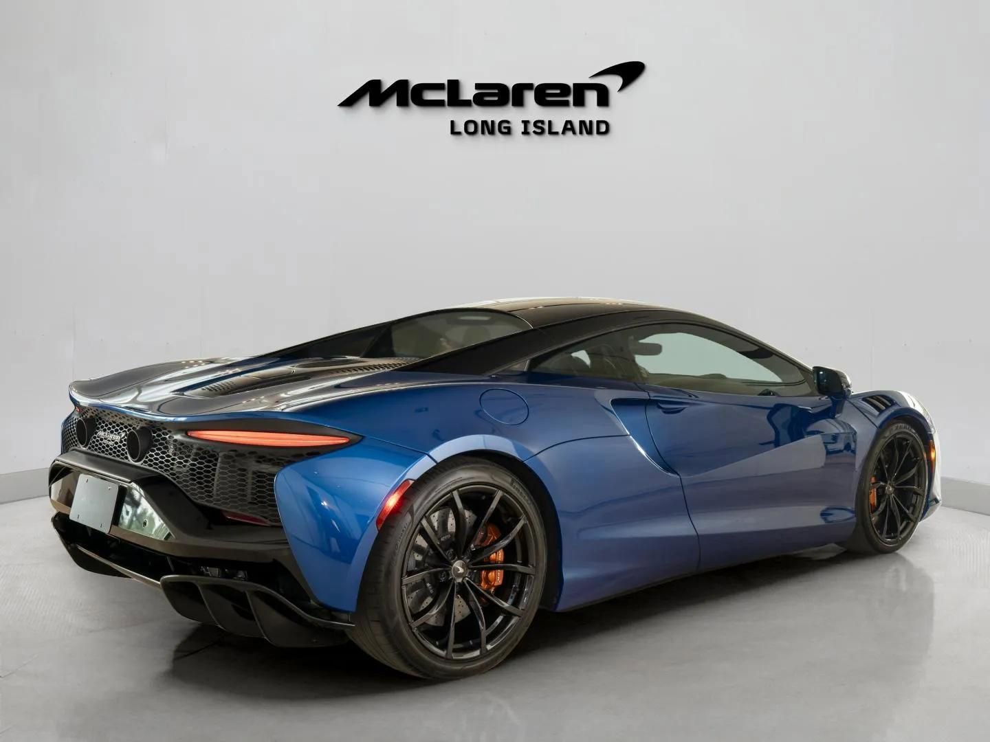 Used 2023 McLaren Artura RWD image 7
