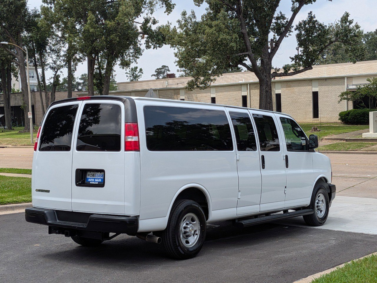 Used 2023 Chevrolet Express 3500 LS RWD image 5