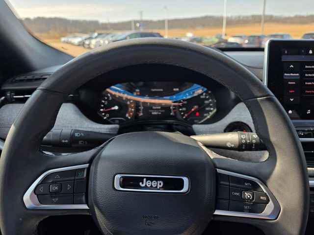 Used 2024 Jeep Compass Latitude image 11