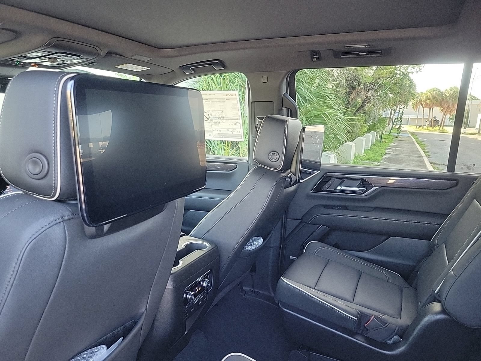 New 2026 GMC Yukon XL Elevation w/ Elevation Premium Package AWD/4WD image 15