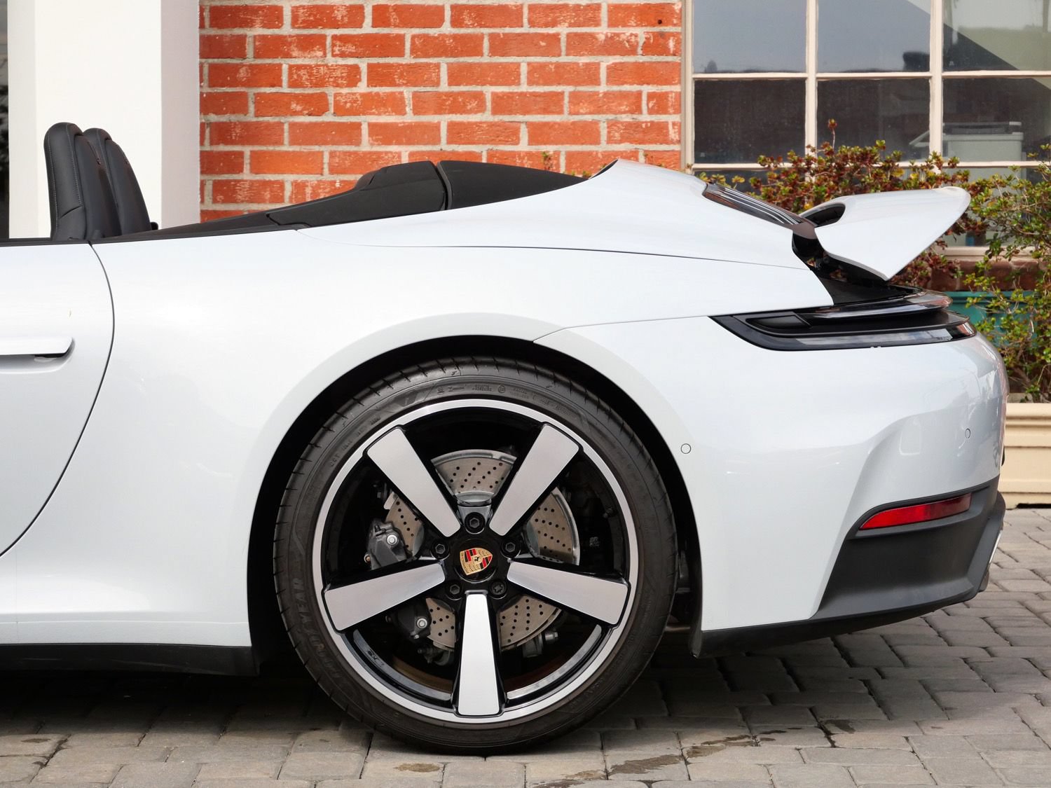Used 2025 Porsche 911 Carrera RWD image 9