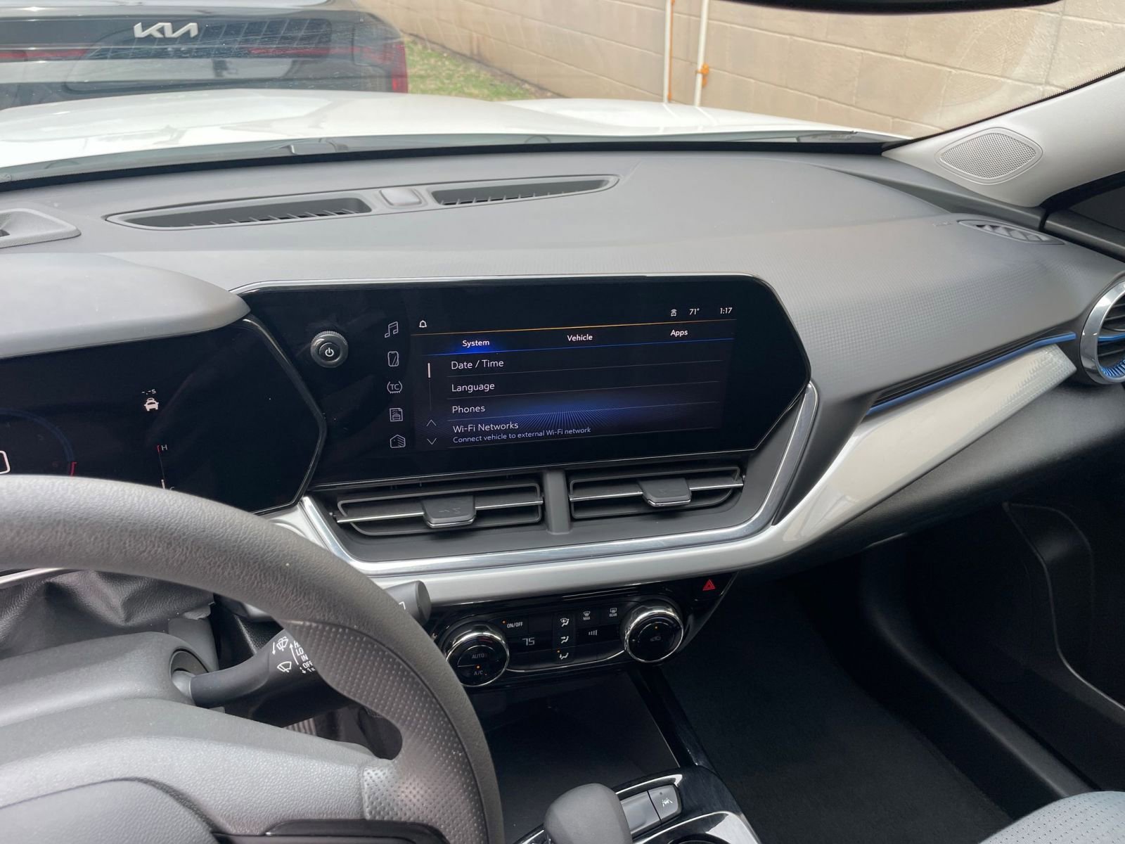 Used 2025 Chevrolet Trax LT image 17