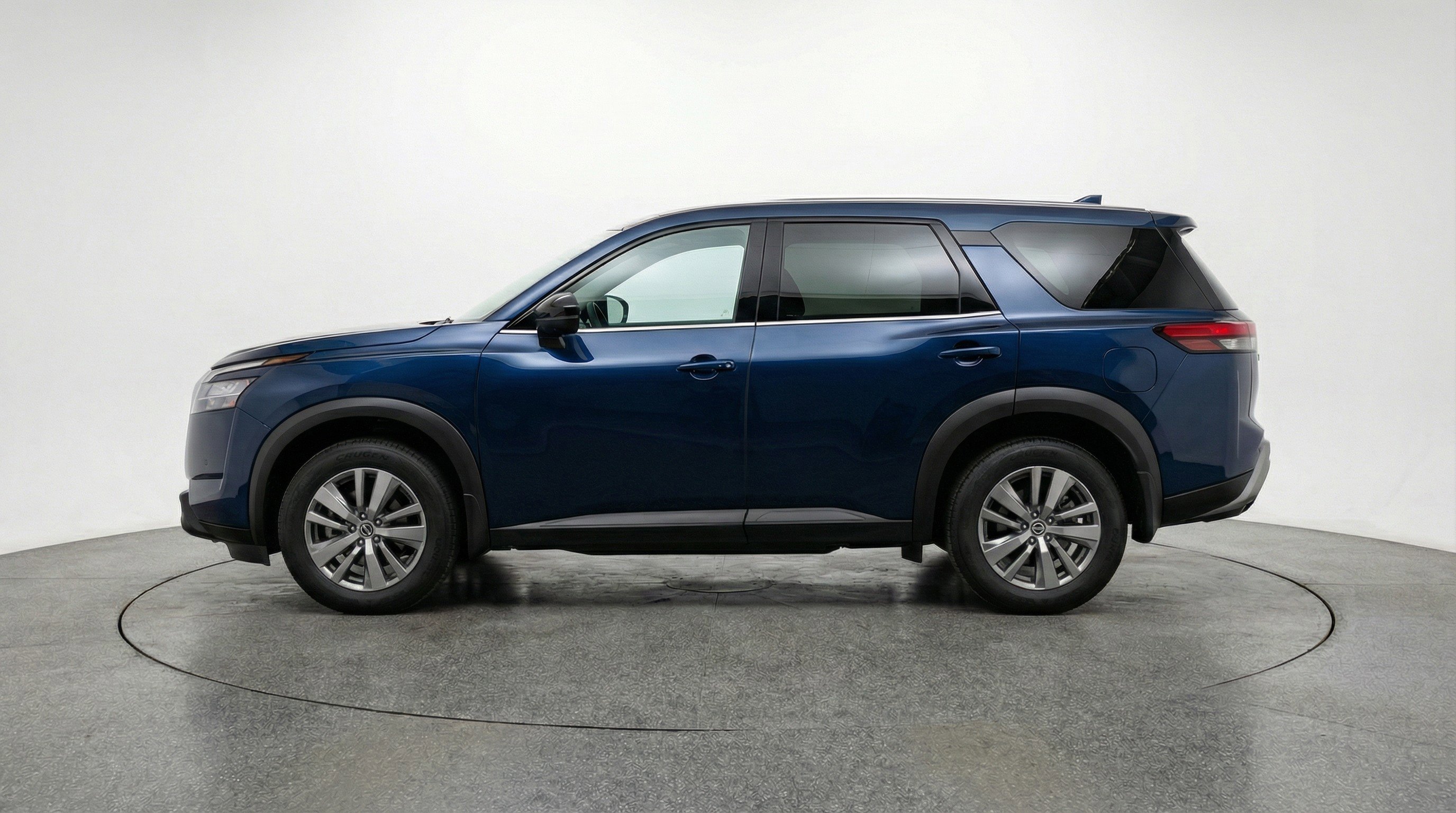 Used 2025 Nissan Pathfinder SV image 5