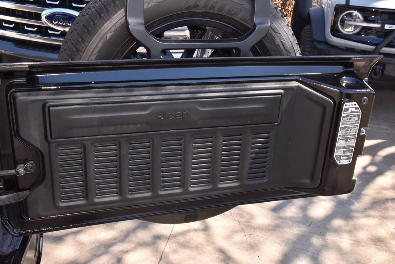 Used 2022 Jeep Wrangler Unlimited Sahara image 38