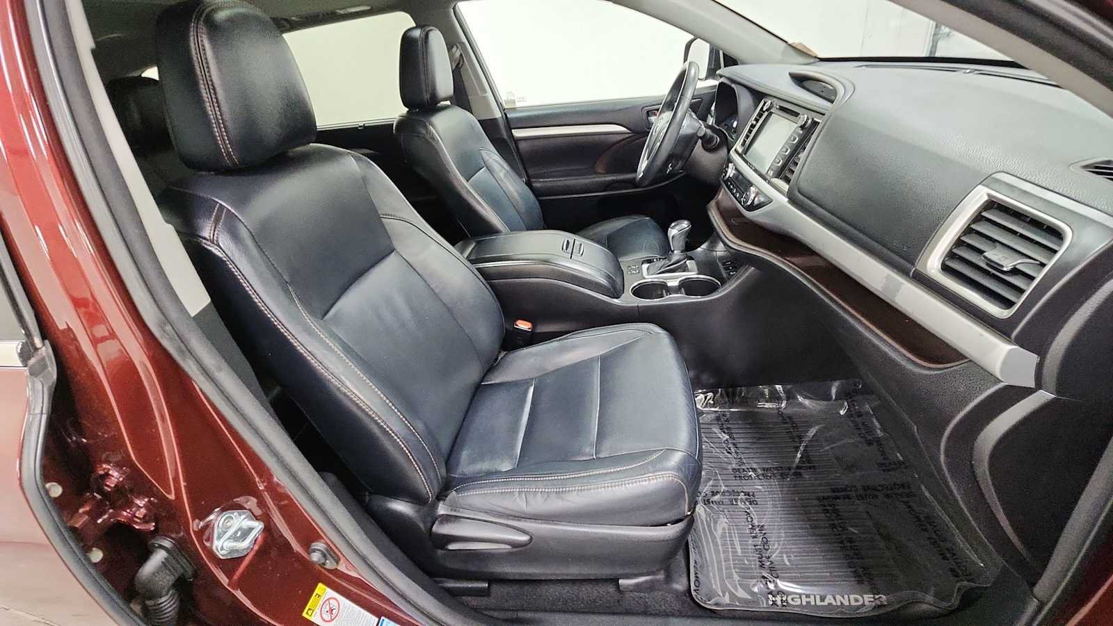 Used 2016 Toyota Highlander XLE AWD/4WD image 31