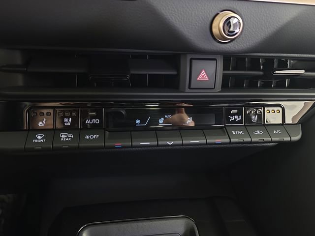 Used 2025 Toyota Crown Limited w/ Advanced Technology Package AWD/4WD image 15