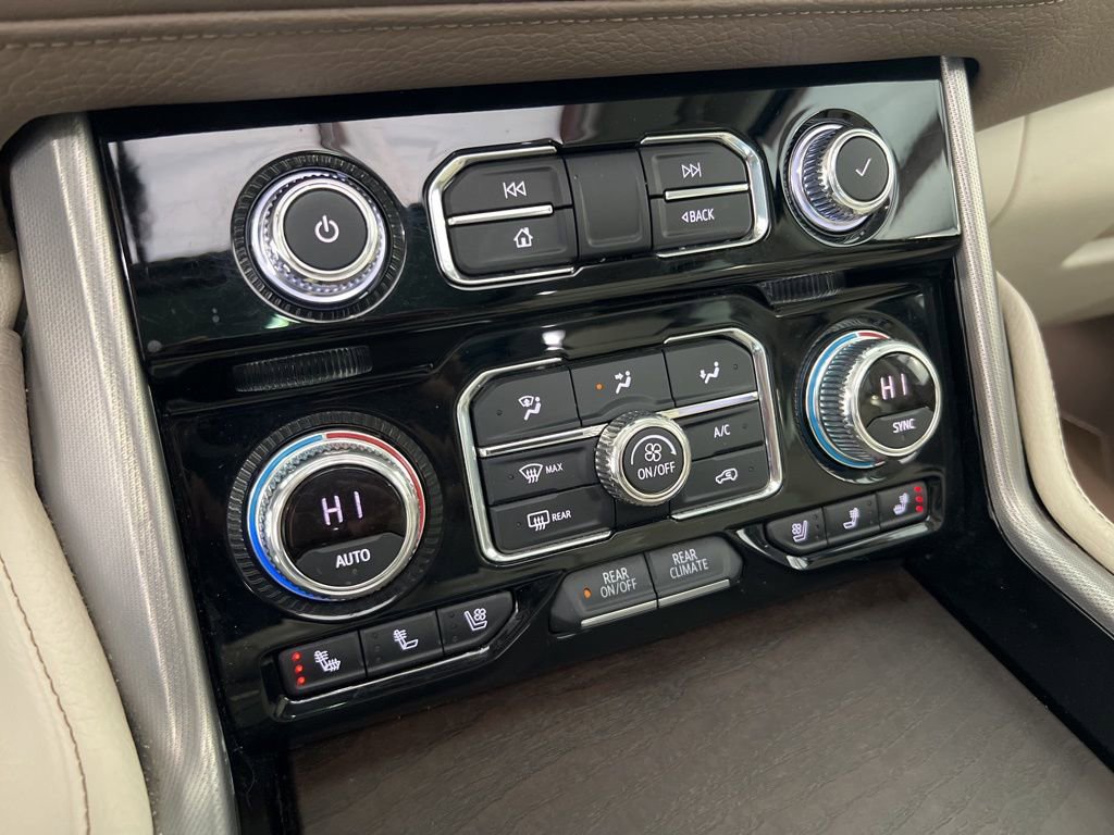 Used 2021 GMC Yukon XL Denali w/ Denali Premium Package image 16