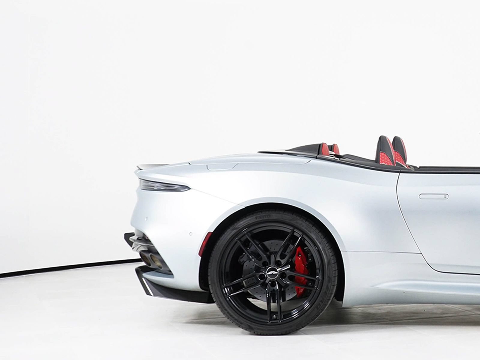 Used 2020 Aston Martin DBS Superleggera Volante RWD image 15