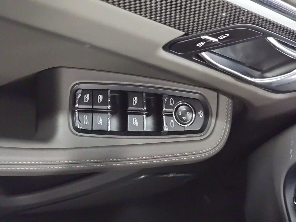 Certified 2025 Porsche Macan GTS image 21