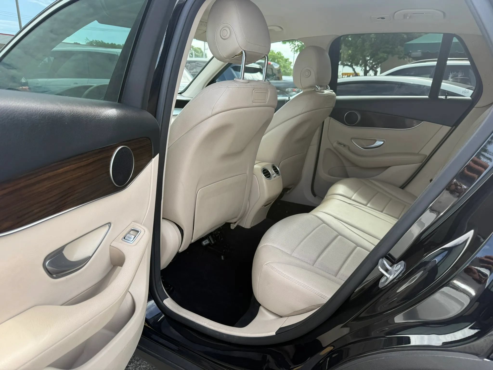Used 2019 Mercedes-Benz GLC 300 image 16