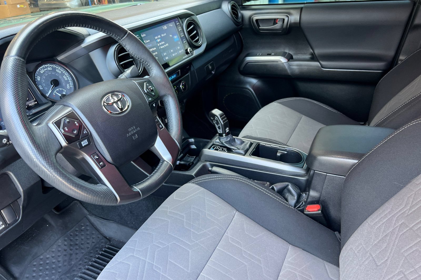 Used 2022 Toyota Tacoma TRD Off-Road w/ Technology Package AWD/4WD image 7